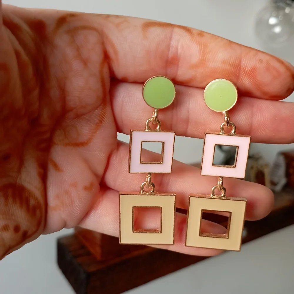 ♥️ Retro 70s Chic Earrings - Picture 6 of 10